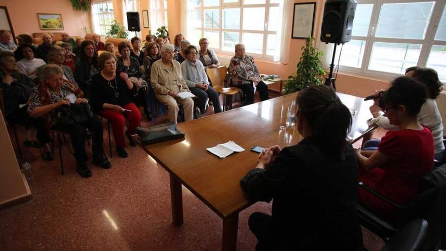 Los mayores de La Luz se suman al Día del Libro