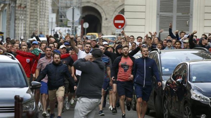 Nueva jornada de disturbios de los ultras en Lille