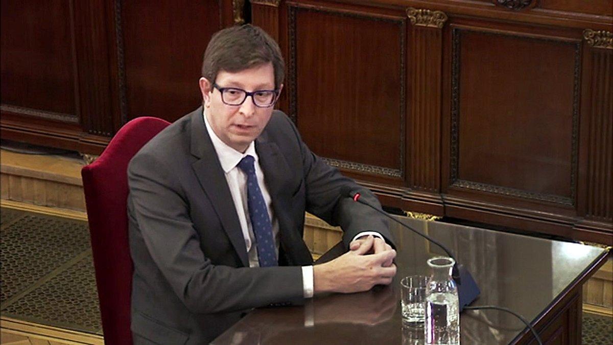 Carles Mundó responde a las preguntas de la Fiscalía.