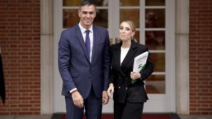 La reunión de Pedro Sánchez en Moncloa con Marga Prohens y María Guardiola, en imágenes