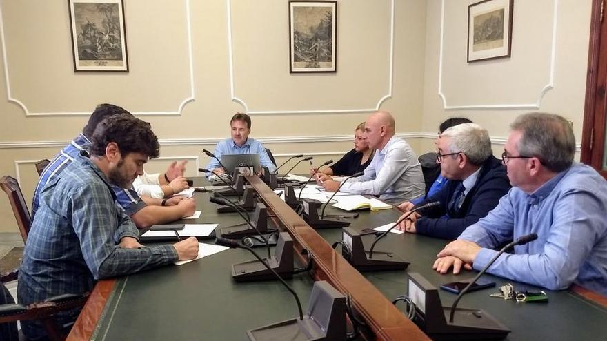 Reunión de la Mesa del Taxi en el Ayuntamiento de València.