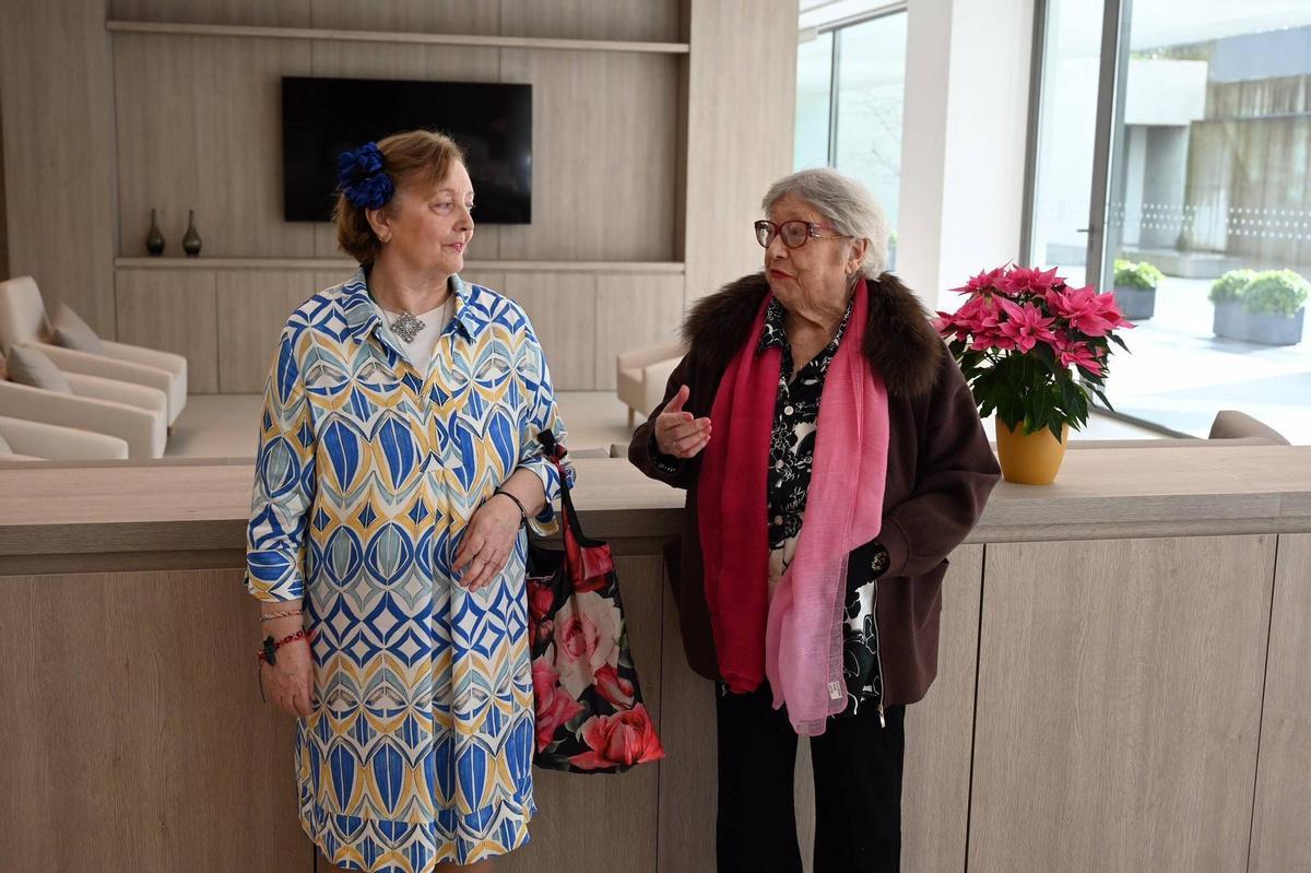 Maribel Vilariño y Eudosia Pérez, residentes de la residencia de mayores A Eiriña. 2 diciembre 2025. Rafa Vázquez