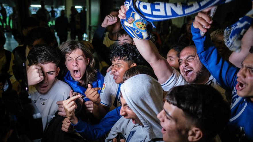 Ambiente e incidentes de la afición de la UD Las Palmas antes de llegar al Heliodoro