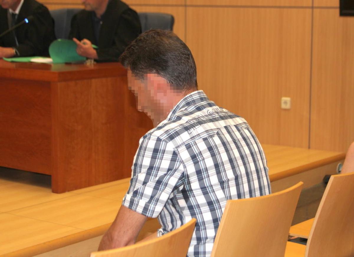 El policía nacional juzgado por no perseguir a su 'camello'.