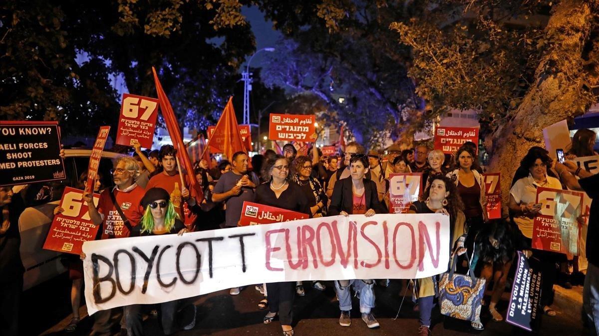 zentauroepp48149340 left wing israelis hold slogans during a protest against eur190514213237