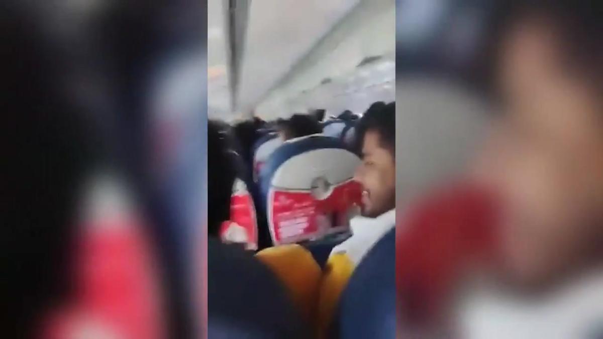 El momento del accidente aéreo en Nepal, grabado por un pasajero del avión