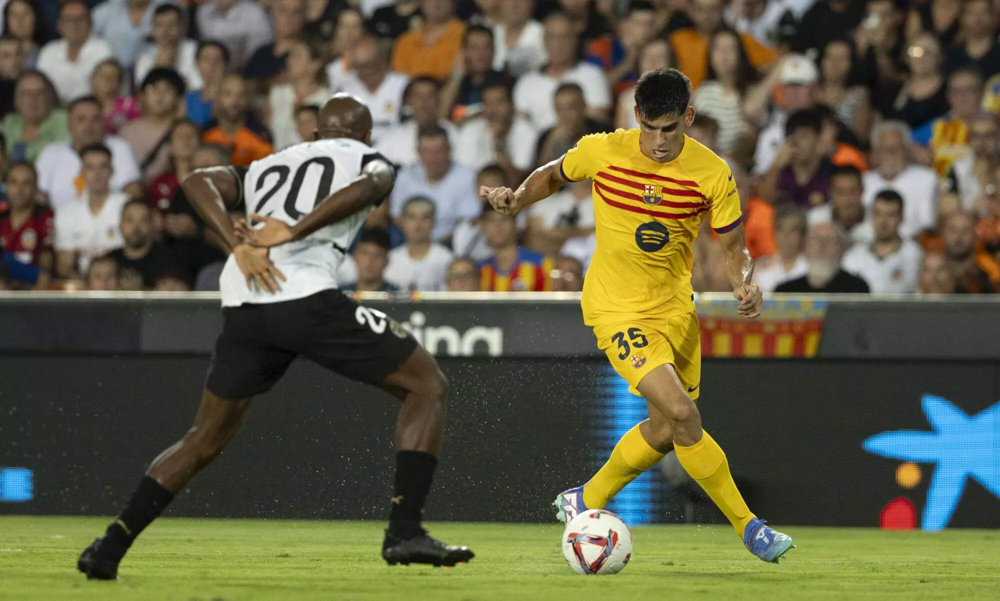 برشلونة يكشف عن كنزه الثمين الجديد 2