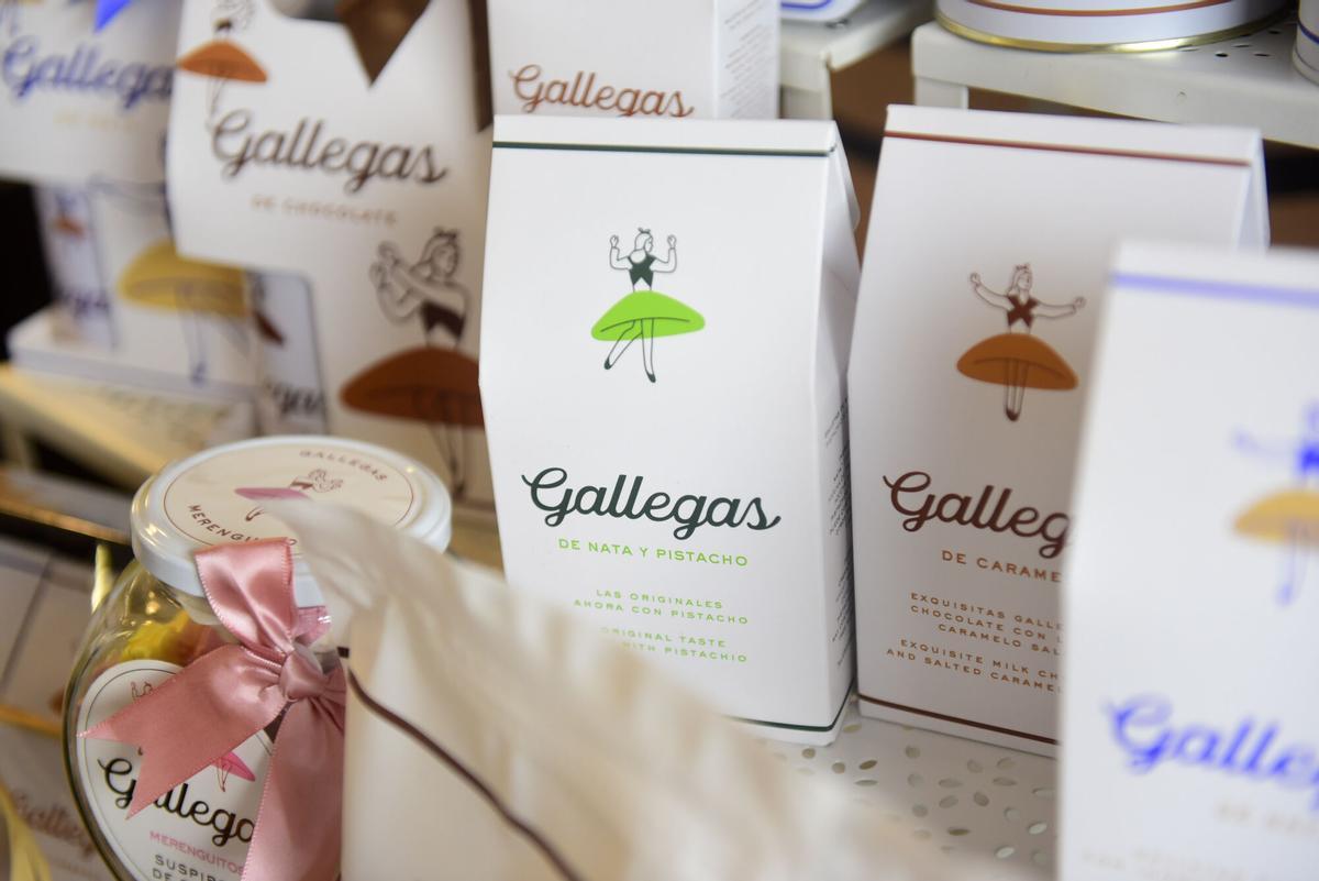 Algunos de los envases de galletas de la confitería Chaná, en A Coruña.