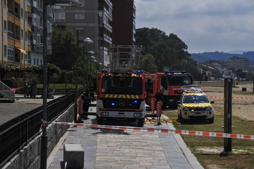 Cinco intoxicados por humo a causa de un incendio en una vivienda de Vilagarcía. El fuego comenzó en la cocina de la séptima planta de un edificio en Rosalía de Castro