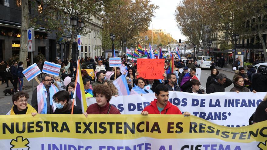 Varios centenares de personas claman en Madrid contra la postura del PSOE en la ley trans