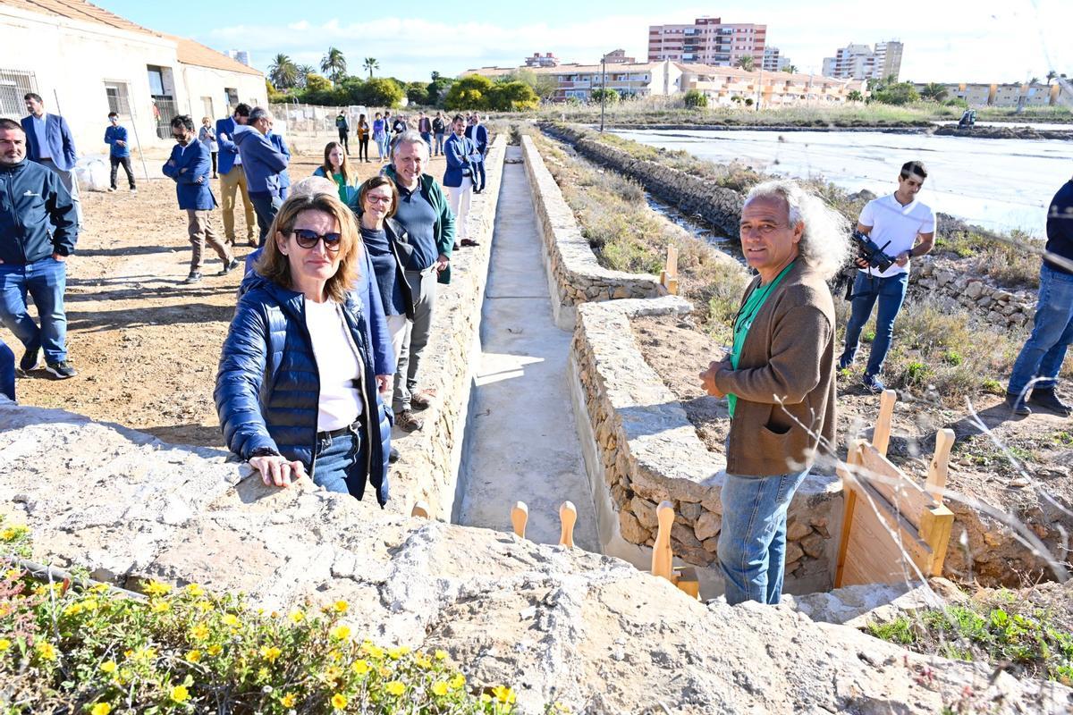 La ministra Teresa Ribera y Pedro García (ANSE), este lunes.