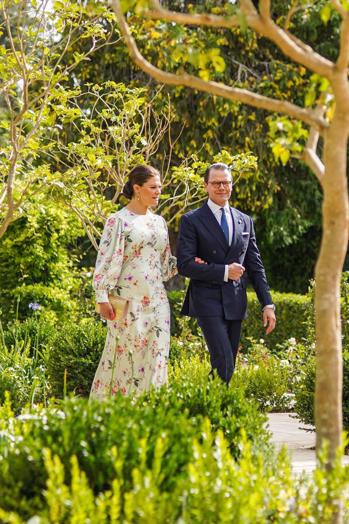 La princesa heredera Victoria y el príncipe Daniel de Suecia llegando a la boda real del príncipe heredero jordano Hussein y su prometida, la princesa Rajwa Al Saif de Arabia Saudita en Amman 