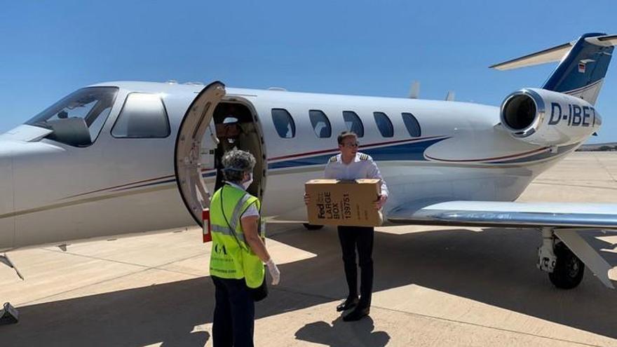 Coronavirus en Canarias | Llegada de mascarillas y kits de diagnóstico