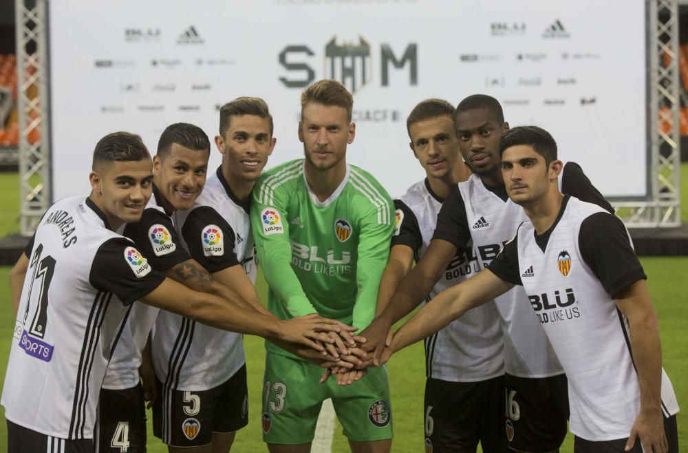 Presentación de los siete fichajes del Valencia CF