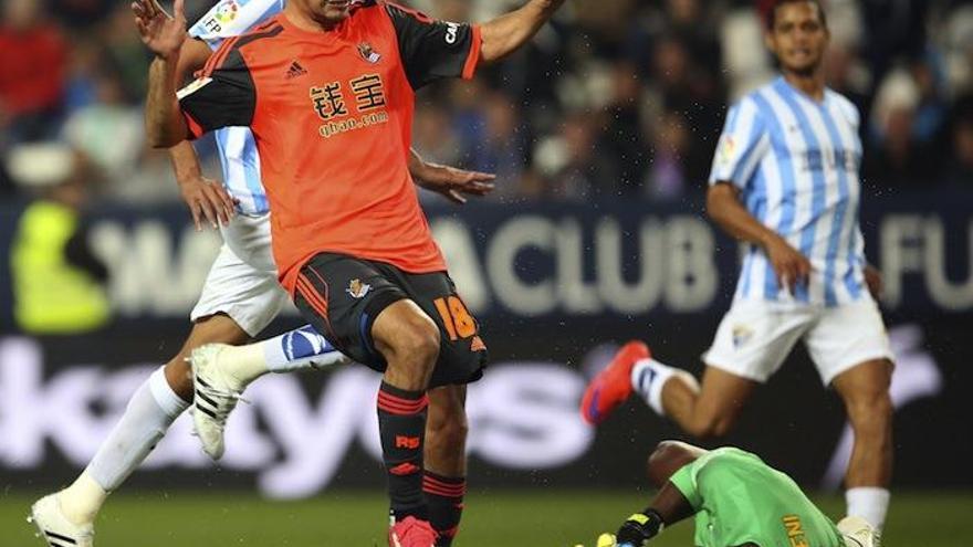 El Chory Castro, en un encuentro disputado en La Rosaleda con la Real Sociedad.