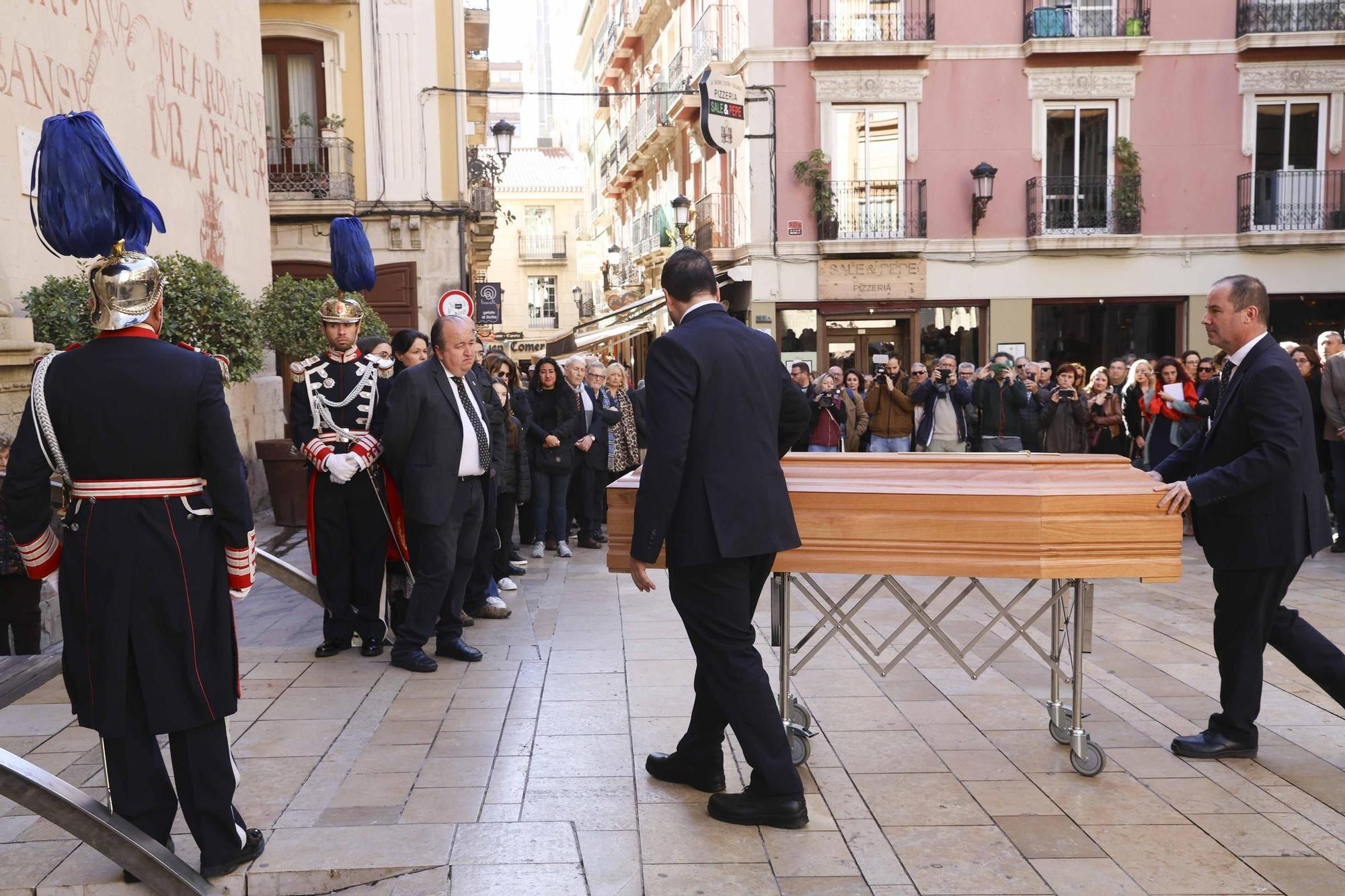 La ciudad de Alicante despide a su exalcalde Miguel Valor