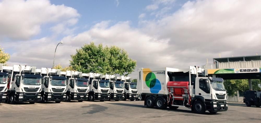 Los 31 vehículos nuevos de recogida de residuos de Emaya