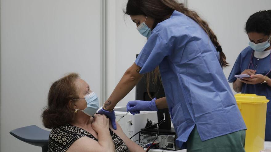 Baleares empieza a administrar el jueves la vacunación combinada contra la covid-19 y la gripe