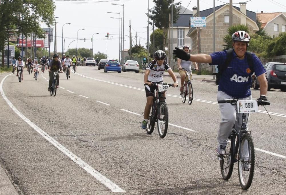 Más de medio millar de aficionados participan en A Pedaliña