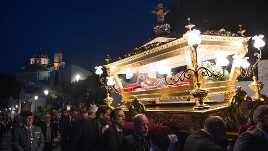 El Santo Sepulcro escoltado por la Guardia Civil.