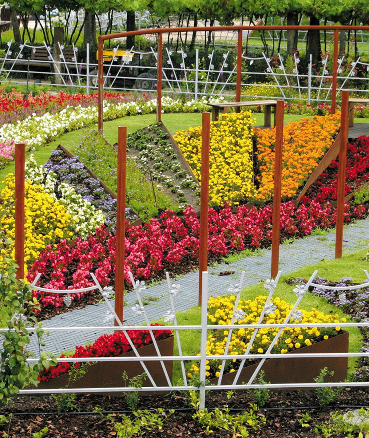 El &quot;Jardín Arco-Iris&quot; durante el Festival Internacional de Jardines de Ponte de Lima, en 2005.