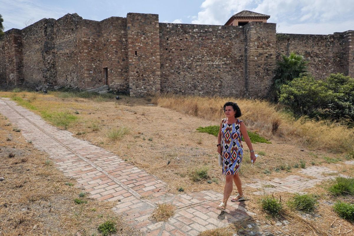 Fanny de Carranza, enel campo de la Alcazaba.