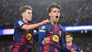 Marc Bernal celebrando el segundo de los goles azulgrana durante el partido de vuelta de los octavos de final de la Champions League entre el FC Barcelona y el Newcastle en el Camp Nou.
