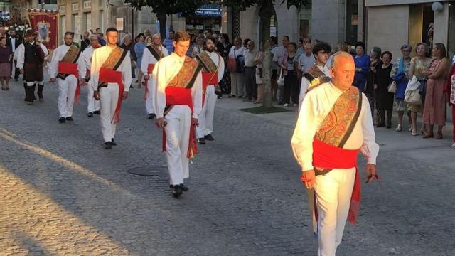 Los Danzantes de Cobas, en una edición pasada de la procesión.