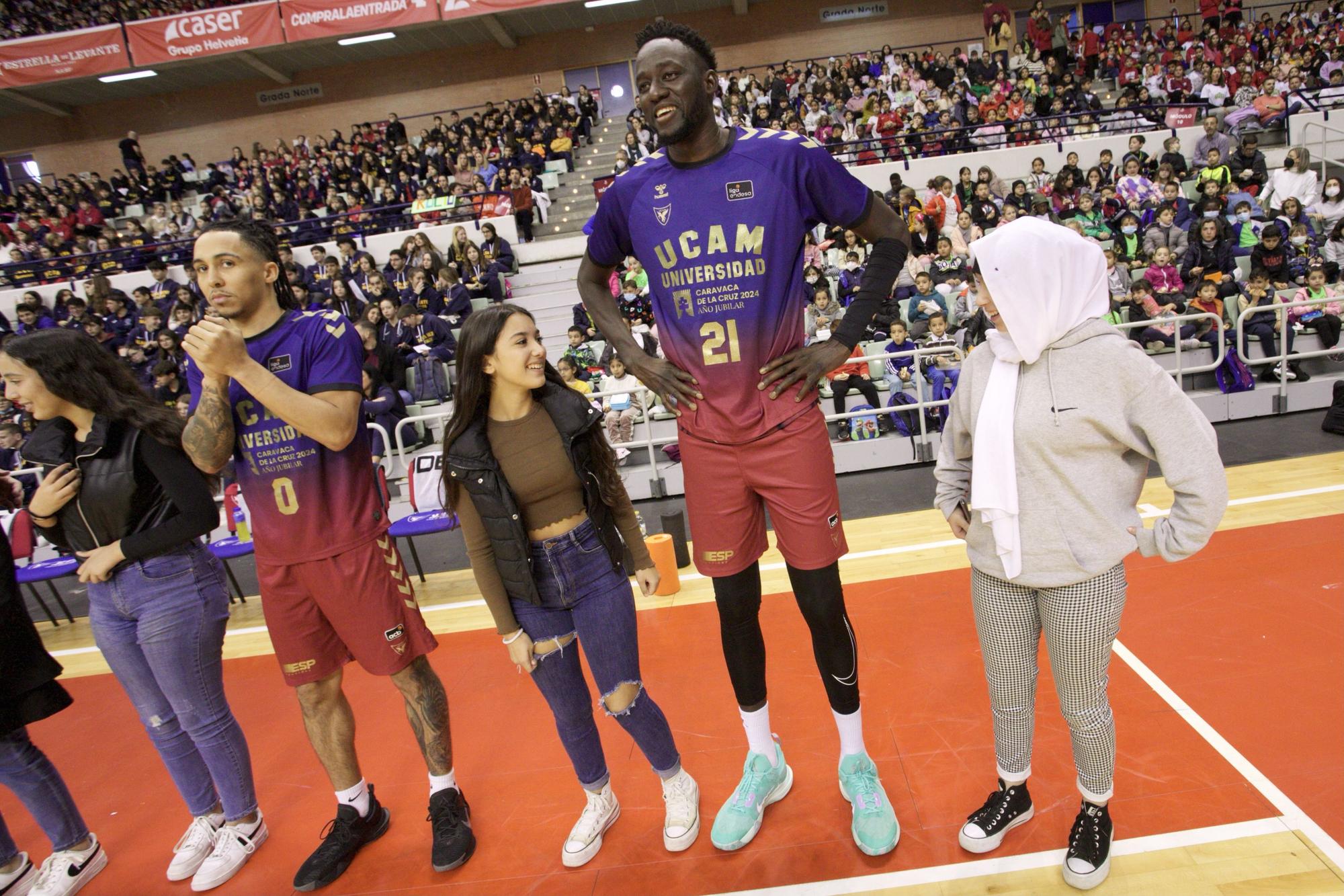 Partido del recreo en el UCAM Murcia con miles de escolares