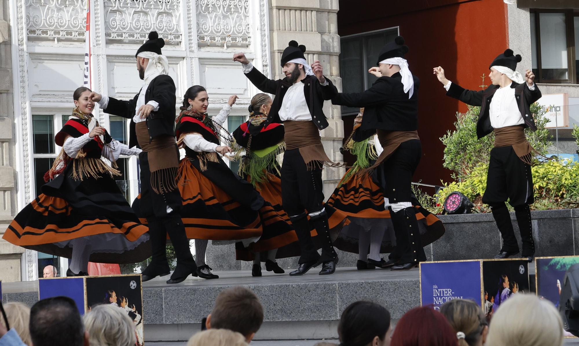 La ciudad se entrega a la música y la danza