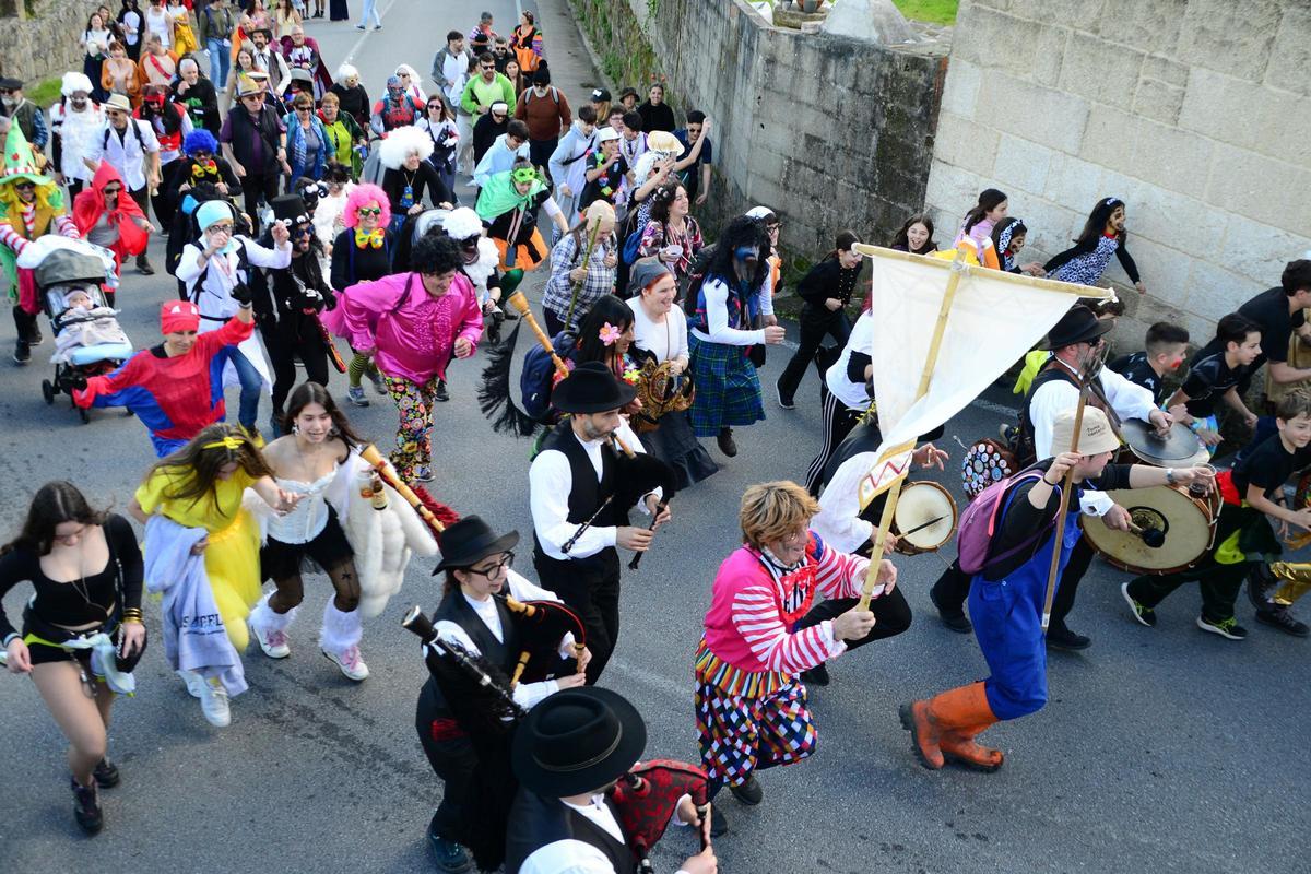A primeira xornada do tradicional Entroido do Hío en imaxes (II)