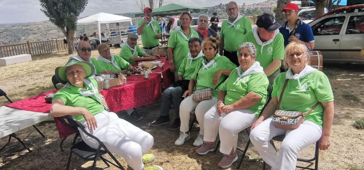 Grupo de mayordomos de este año, entre los que se encuentra el alcalde, José Manuel Pilo. | Cedida