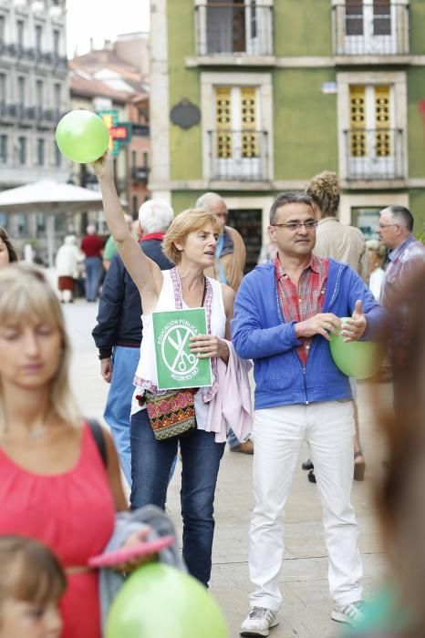 Concentración contra los recortes en las escualas infantiles de Asturias