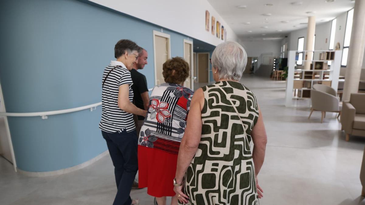 Los mayores de la residencia de la Beneficiencia de Ontinyent se mudan al nuevo centro