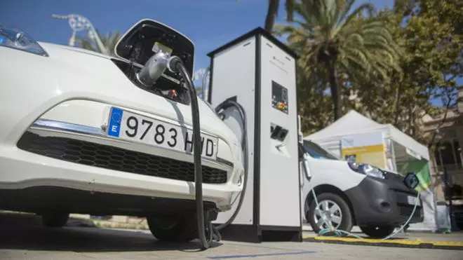 El Gobierno bloquea una ley del coche eléctrico consensuada con el sector