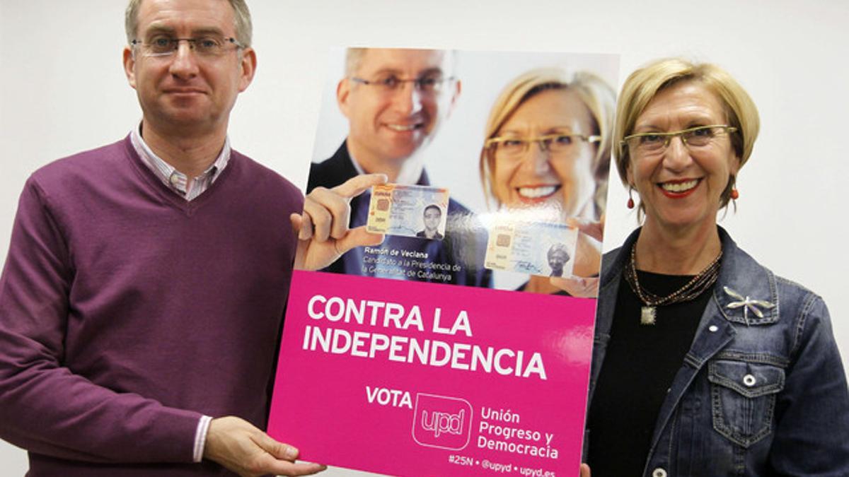 La líder de UPD Rosa Díez y su candidato, Ramón de Veciana, durante la presentación de su campaña electoral.