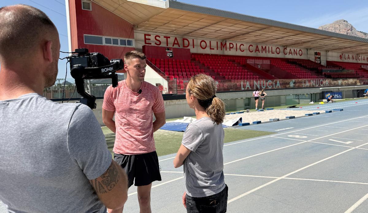 Visita a la pista de atletismo del Estadi Olímpic.