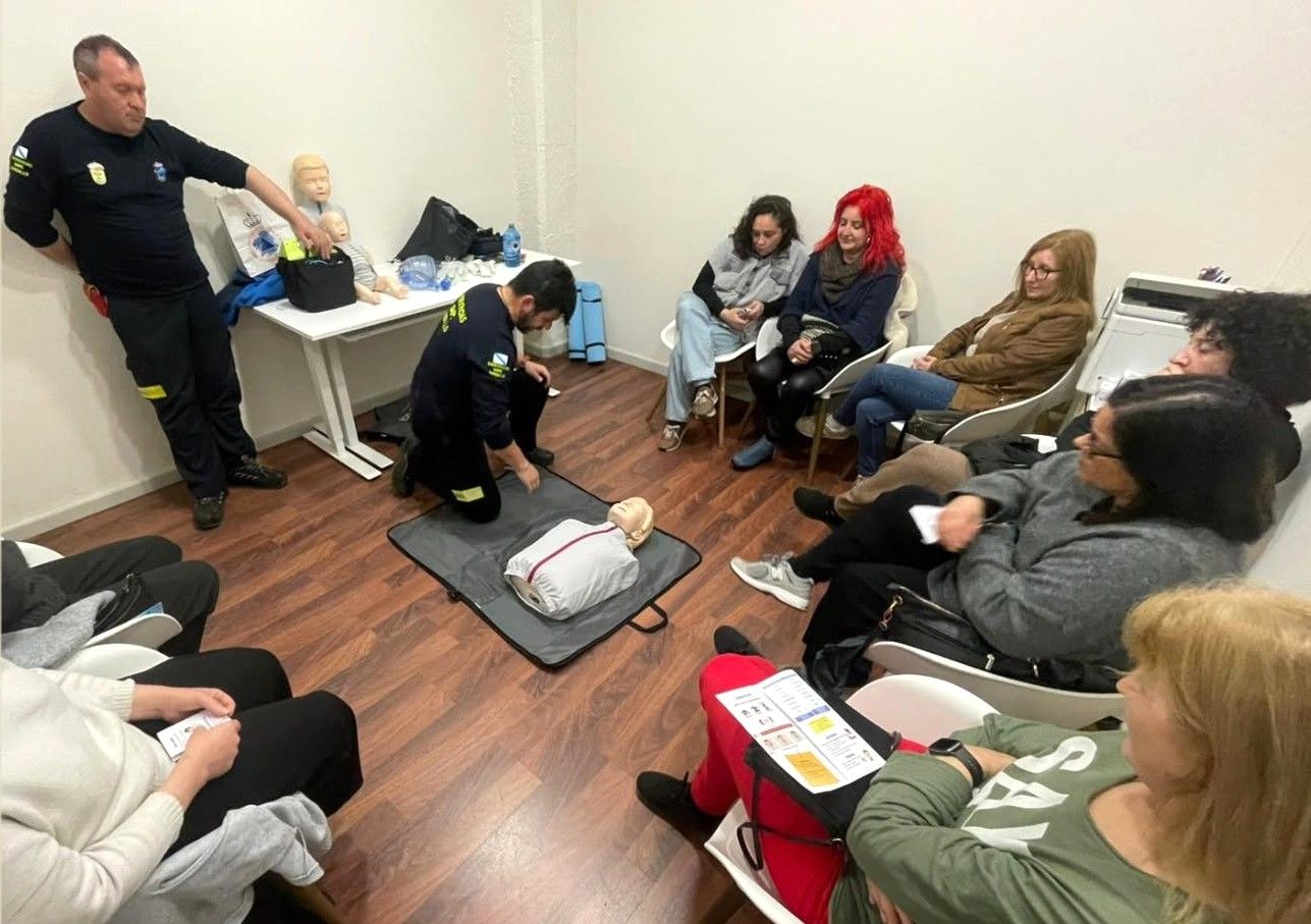 Un momento dunha sesión da Escola de coidadoras de Afaber.