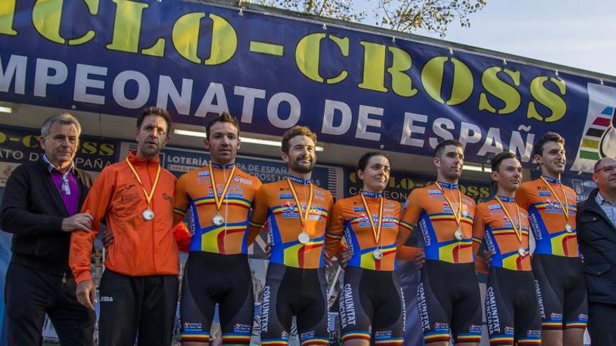 Álvaro García, Raúl Ballester, Alba Teruel, Felipe Orts, Marc Cabedo y Miguel Lloret, integrantes de la selección de la Comunidad.