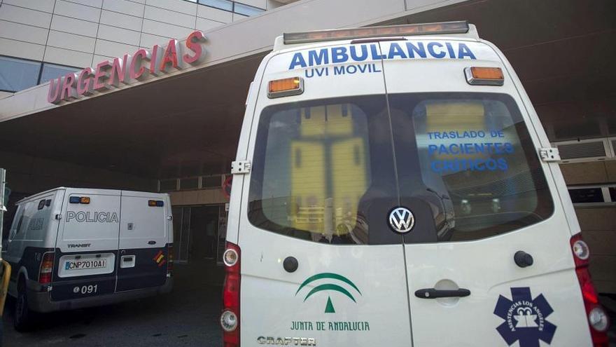 Una ambulancia llega a Urgencias
