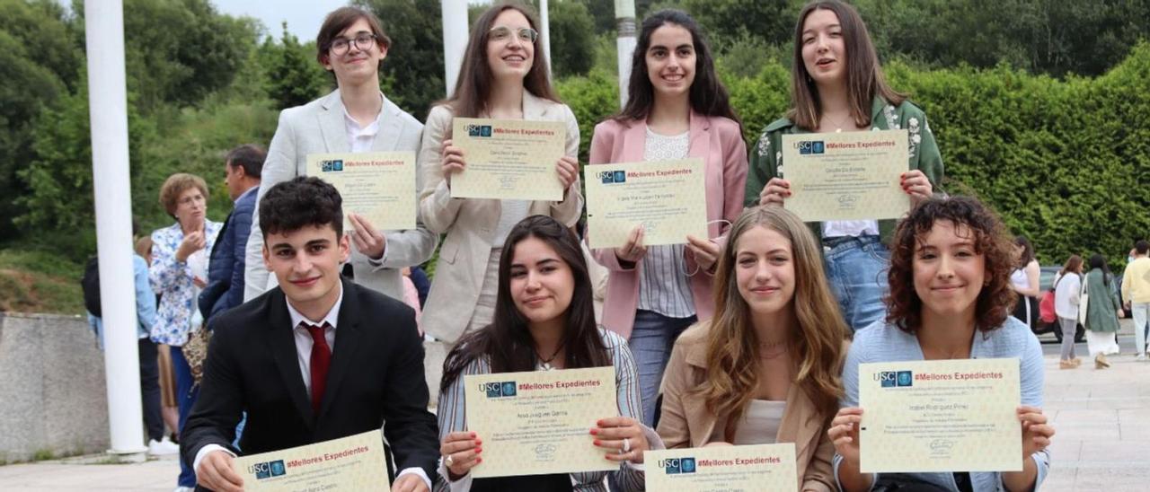 Los ocho alumnos del Castro Alobre distinguidos entre los mejores expedientes de Galicia. |   // FDV