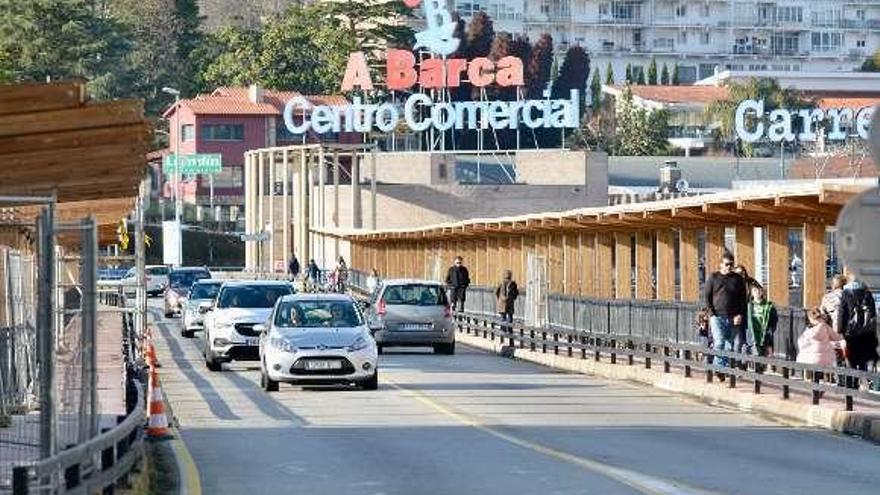 Puente de A Barca en Pontevedra, actualmente en obras. // R. V.