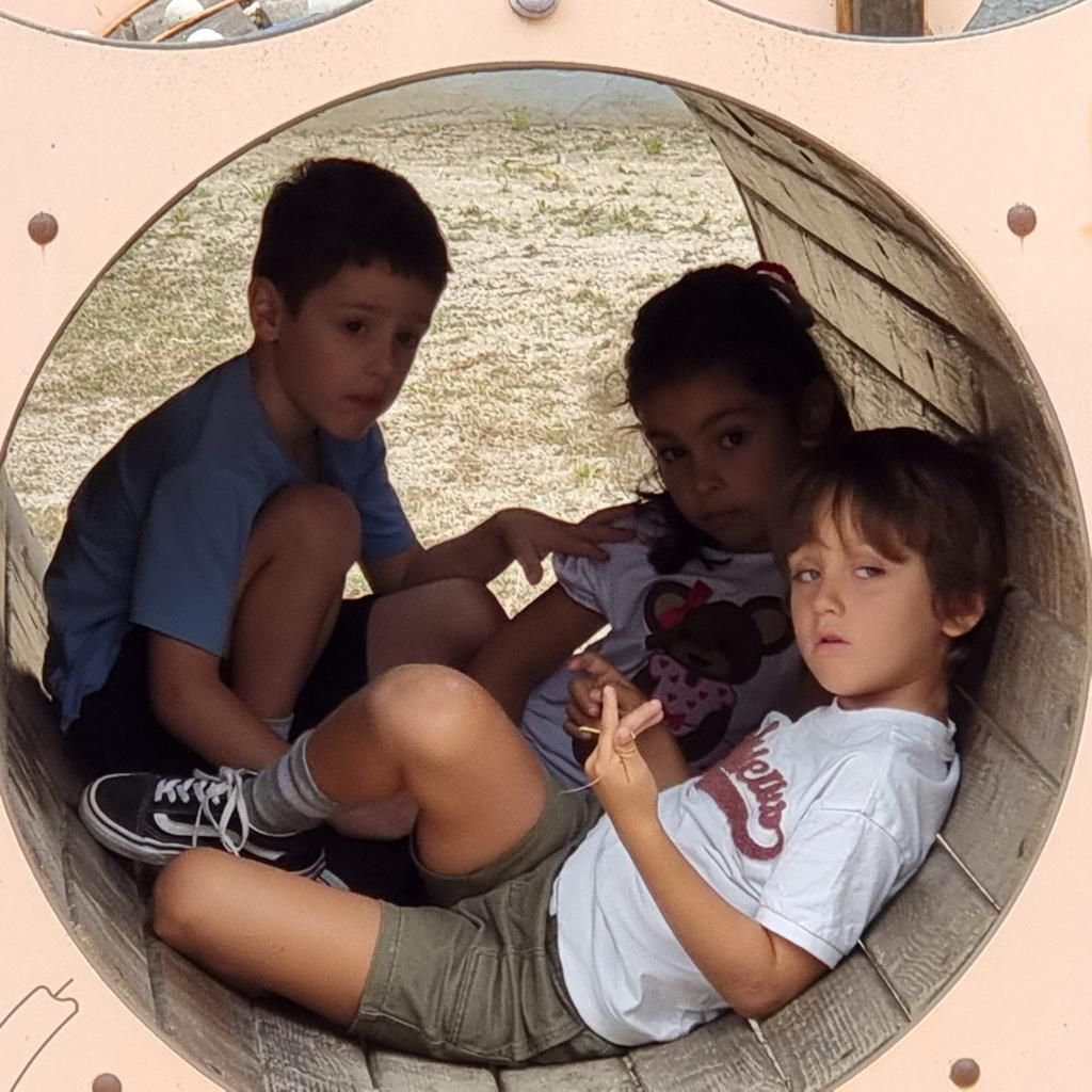 Pequeños jugando en la Escola Infantil de O Con.