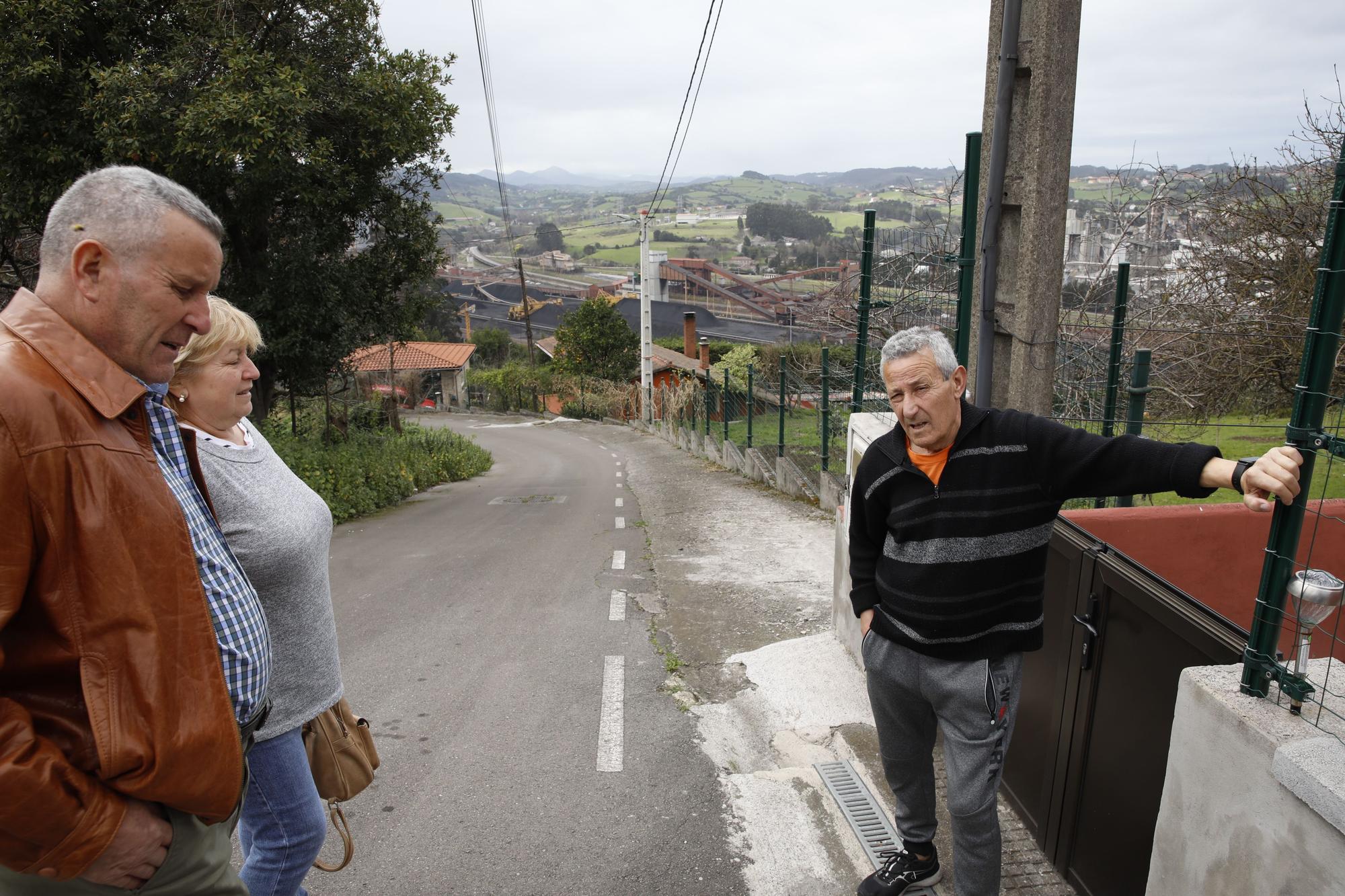 En imágenes: Los vecinos de Les Cabañes ansían la transformación de Aboño para dejar de vivir entre carbón