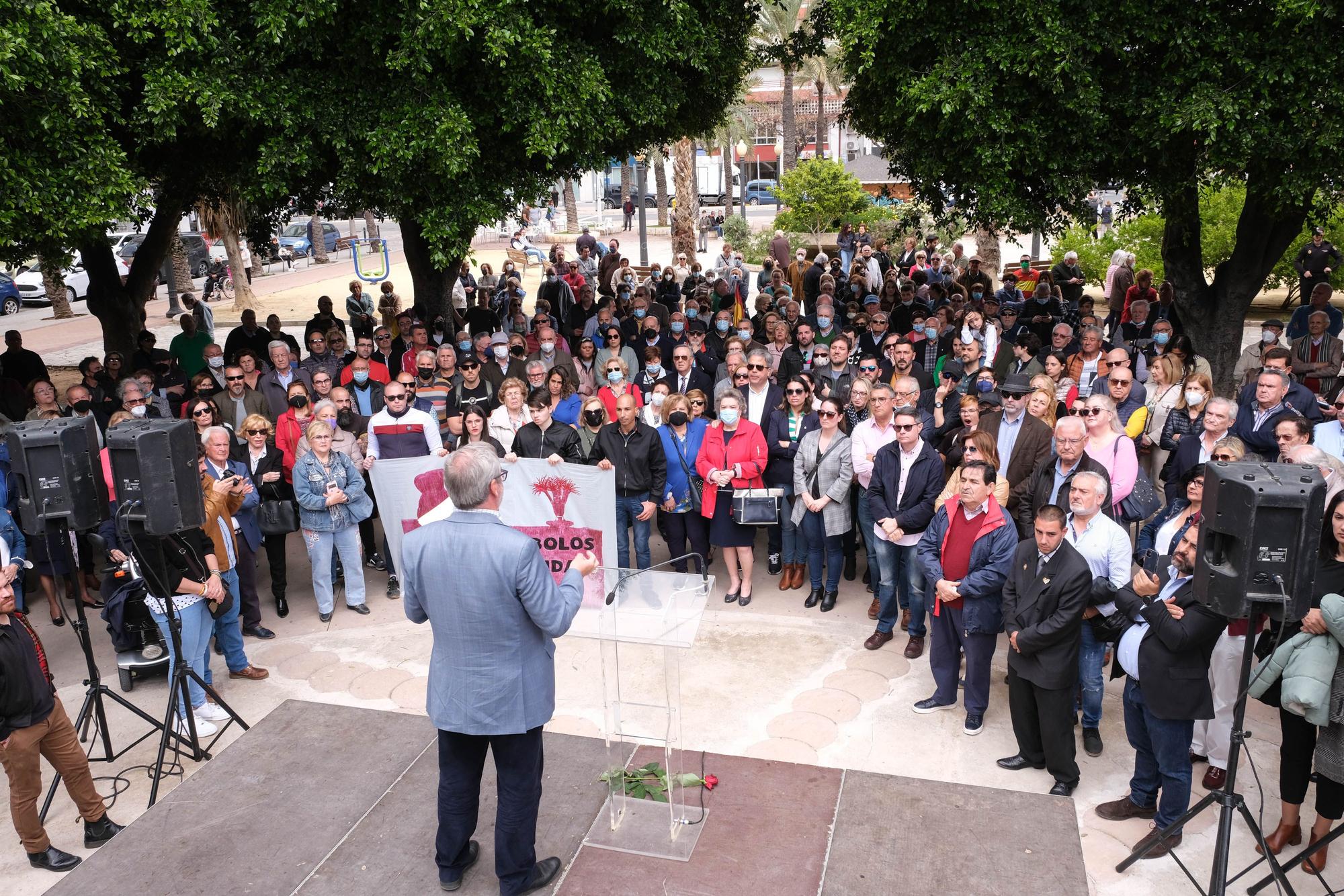 Manifestación en defensa de la cruz de Germanías en Elche