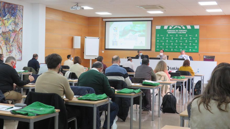 La Junta presenta en Málaga el nuevo proyecto de decreto de entidades deportivas