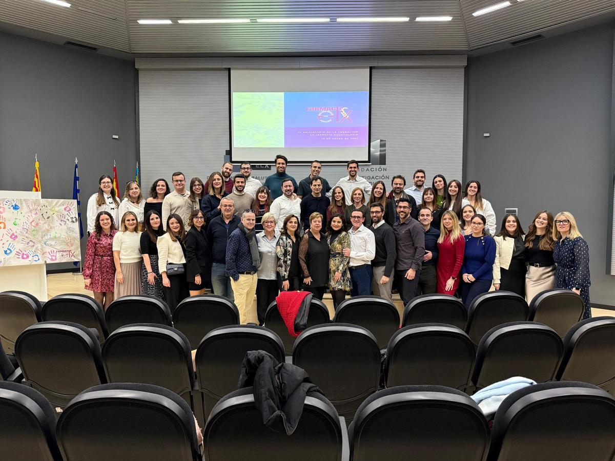 Reunión de exalumnos de Farmacia del Hospital General Universitario de Elche por sus 35 años como servicio docente
