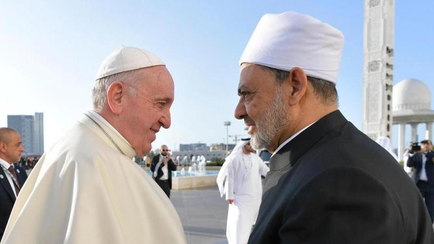 El gran imán de Al Azhar, Ahmed al Tayeb, y el Papa Francisco.