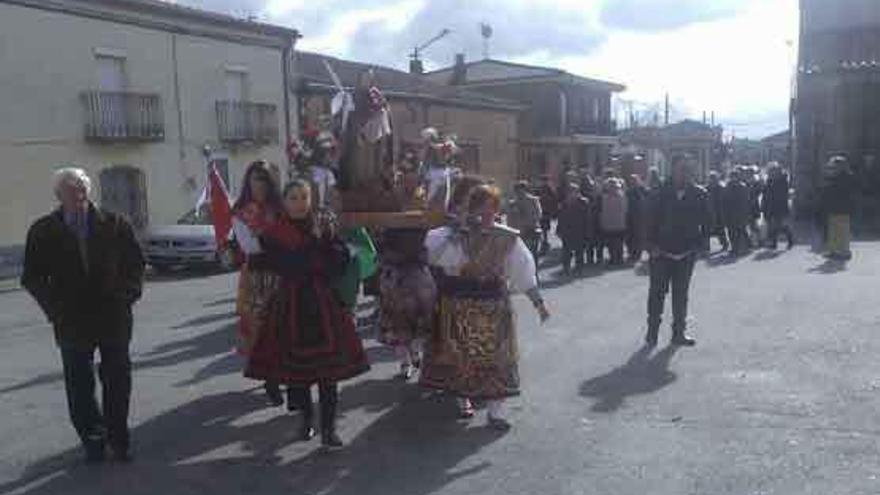 Las águedas gobiernan Roales con elegancia