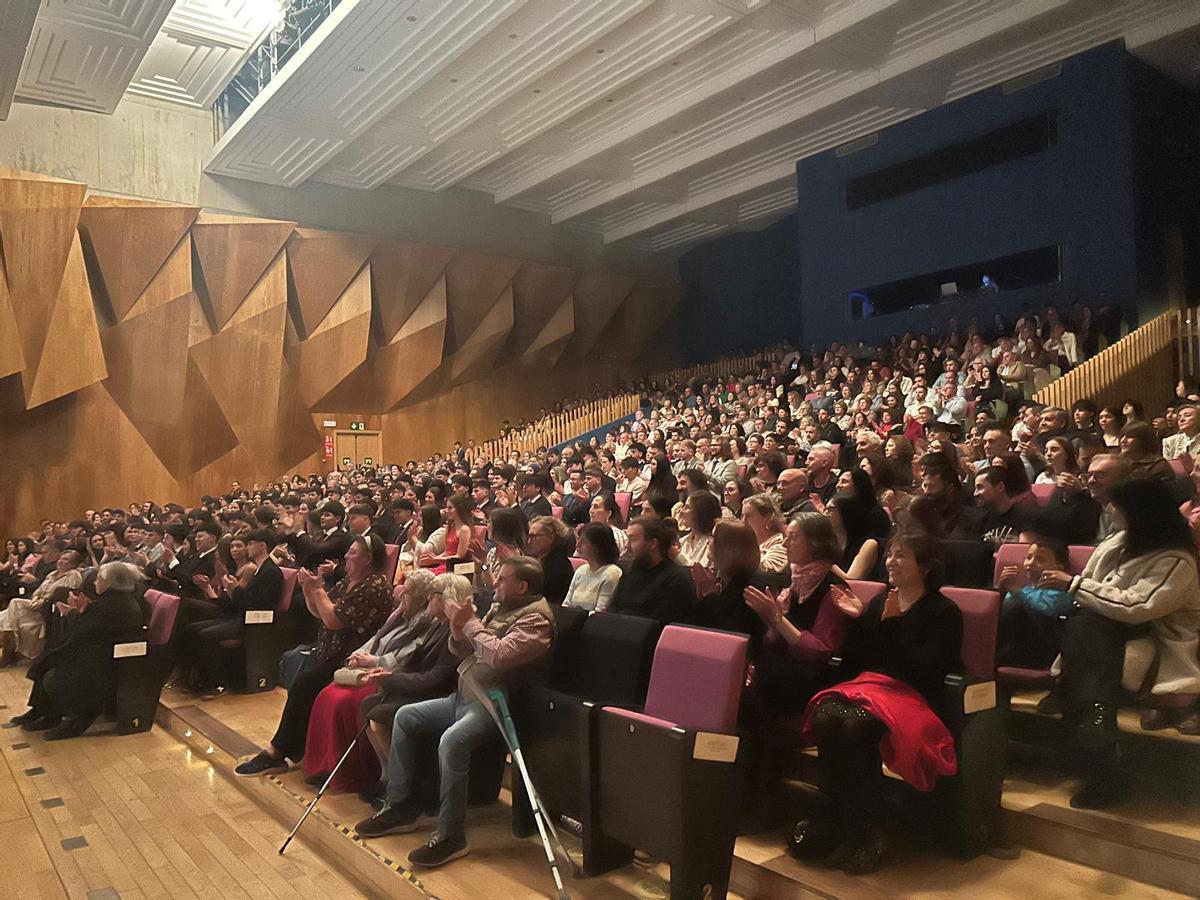 EN IMÁGENES: Graduación de Bachillerato y ciclos formativos del IES Juan de Villanueva de Pola de Siero